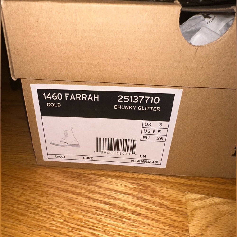Girls DR Martens size BIG 5 
1460 FARRAH
GOLD
CHUNKY GLITTER - Picture 4 of 9